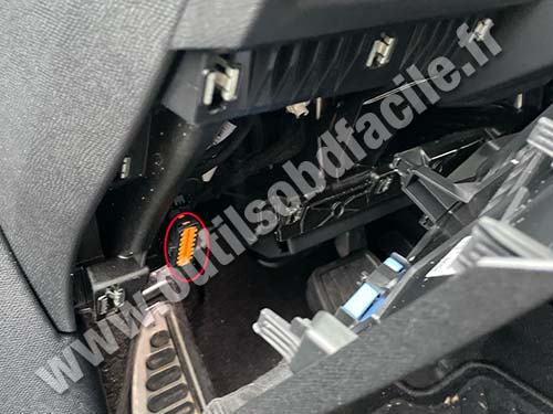 Peugeot 408 III - Connecteur OBD